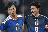 選外となった三笘（左）と南野（右）。いずれも重傷を負っていた。写真：金子拓弥（THE DIGEST写真部）