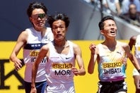 男子3000mで日本新記録を出した３選手。１位が森（中央）、２位が井川（左）、３位が柴田（右）の順で決着した。写真：梅月智史（THE DIGEST写真部）