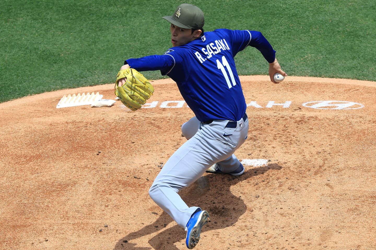 快投を披露したドジャースの佐々木。(C)Getty Images