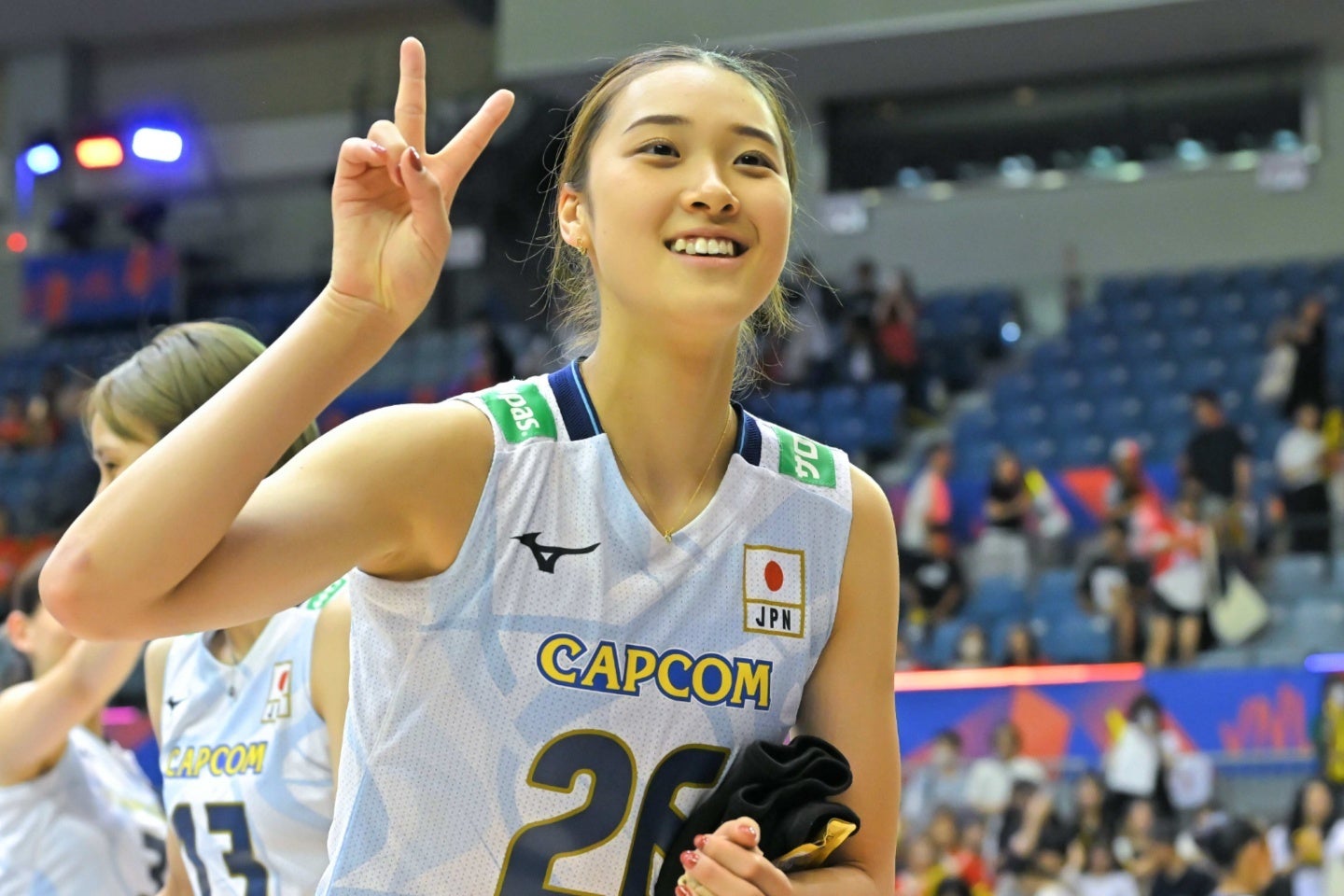 女子バレー日本代表の佐藤淑乃。コート上とは雰囲気が違った姿が話題を集めた。姿写真：金子拓弥（THE DIGEST写真部）