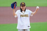 メジャーリーグで初の始球式を行なった石川佳純さん。(C) Getty Images