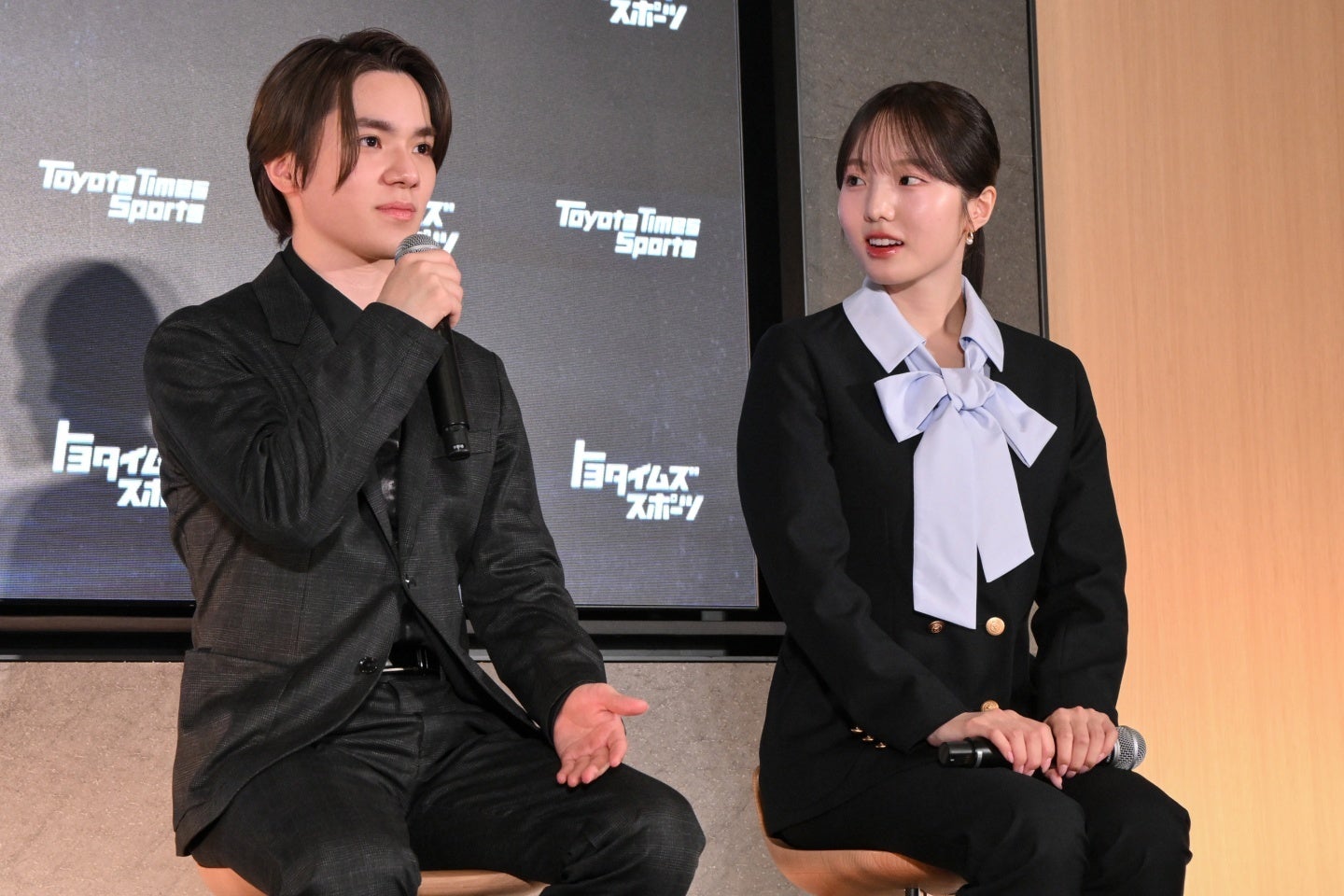 交際中の宇野昌磨（左）と本田真凜（右）。アイスダンスで30年冬季五輪挑戦を発表した。写真：鈴木颯太朗