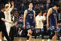 厳しい時間帯にチームをけん引したものの、一歩及ばなかった馬場（中央）。写真：梅月智史（THE DIGEST写真部）