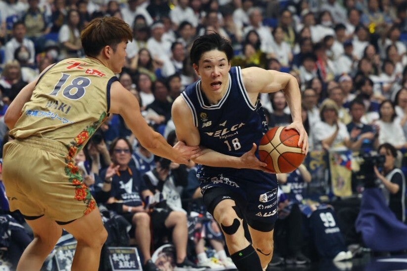長崎がリーグ最高勝率の強さを見せつけ、シリーズを１勝１敗の五分に持ち込んだ。写真：梅月智史（THE DIGEST写真部）