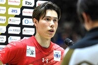 サントリー退団を表明した高橋藍。シーズンオフに兄とご褒美を堪能した。写真：鈴木颯太朗
