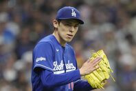 粘り強い投球で今季３勝目を挙げた佐々木。(C) Getty Images