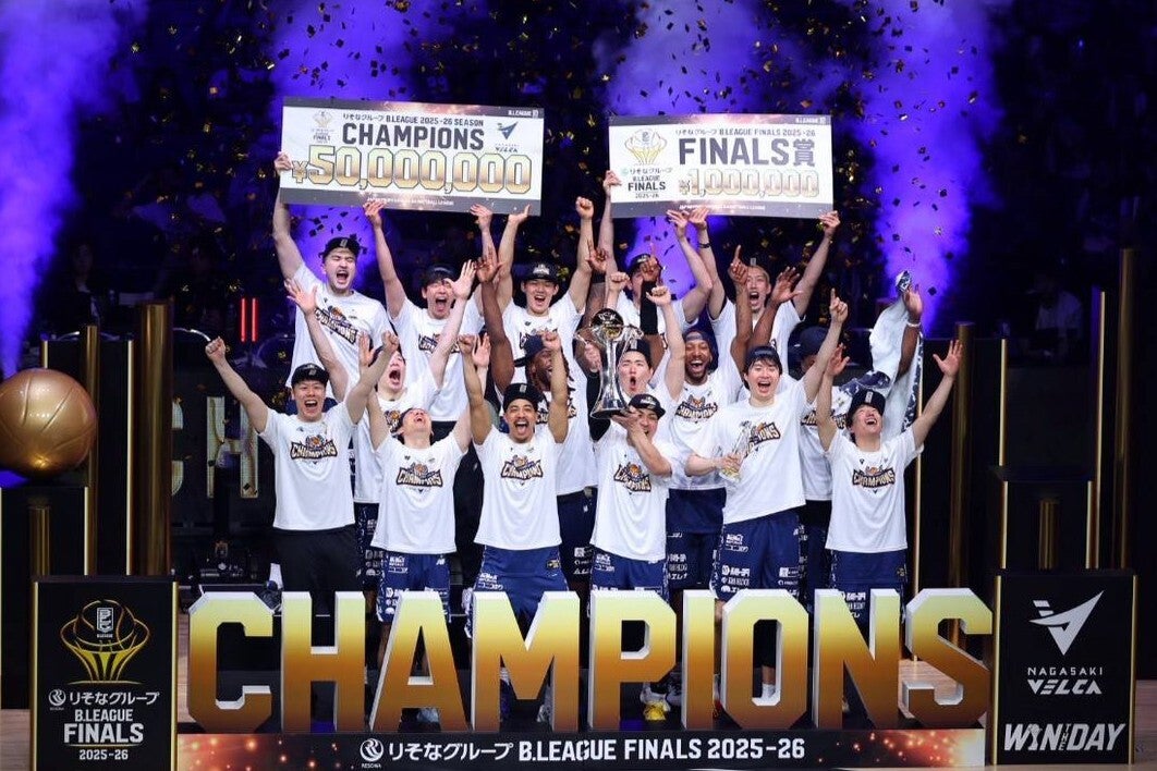 今季リーグ最高勝率を収めた長崎が、創設６年で悲願の頂点に立った。写真：梅月智史（THE DIGEST写真部）