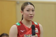 ロングヘアを「バッサリ」切った石川。写真：福冨倖希