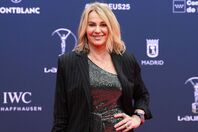 ５つの五輪金メダルに輝いたコマネチさん。当時のレオタード姿を突如披露し、ファンの度肝を抜いた。(C)Getty Images