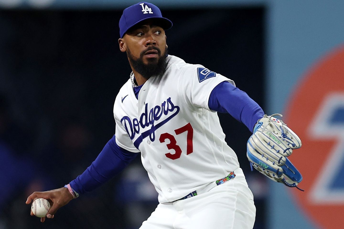 試合途中に左ハムストリングを痛めたドジャースのT・ヘルナンデス。(C) Getty Images