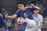 右足首の負傷から約３か月半ぶりに公式戦に復帰した遠藤。写真：金子拓弥（THE DIGEST写真部）