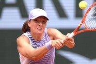 大会序盤は危なげなく勝ち進んだシフィオンテクだが、４回戦では過去３戦全勝だったコスチュクにストレートで敗れた。（C）Getty Images