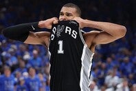 ファイナル進出が決まり涙したウェンビーを、フォックスが称賛した。(C)Getty Images