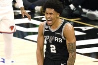 ファイナル初戦、スパーズはホームで敗れたが、ハーパーは16得点と躍動した。(C)Getty Images