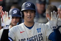 ドジャースの大谷翔平が今季11号を放った。その一方でドジャー・スタジアムで目立つ日本企業の広告にも視線が集まった。(C)Getty Images