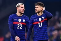 兄弟で北中米W杯に臨むのは、フランス代表のリュカ（右）とテオ（左）のエルナンデズ兄弟を含めて７組いるという。(C)Getty Images