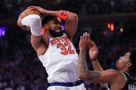 ブラウンHCは第３戦で不発だったタウンズを第４戦のキープレーヤーに挙げた。(C)Getty Images