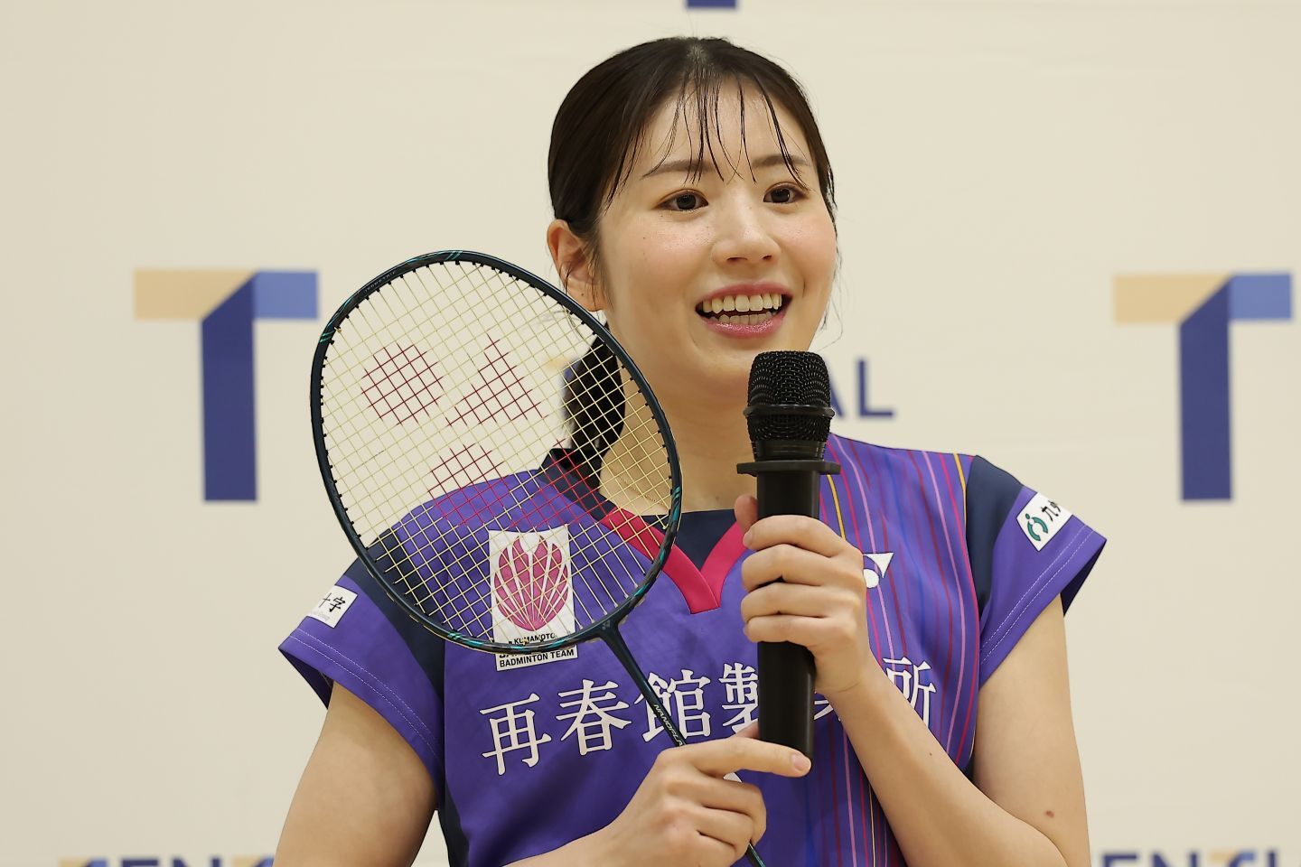 卓球の平野美宇とのサンリオ満喫ショットを公開した志田千陽。写真：福冨倖希