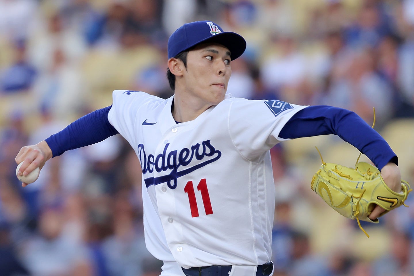 リフティングにチャレンジしたドジャースの佐々木。(C) Getty Images