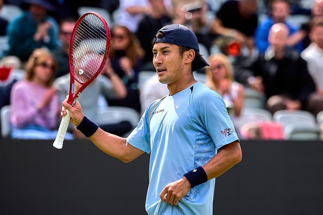予選を勝ち上がった島袋将は2022年のウインブルドンで準優勝しているキリオスを相手に逆転勝利を飾り、自身初となるツアー８強入りを決めた。(C)Getty Images
