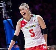 女子バレー日本代表の佐藤淑乃。モデル姿が話題だ。(C)Volleyball World