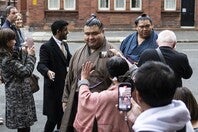 パリ公演中の高安のもとに妻の杜このみさんも駆け付けていた。(C) Getty Images