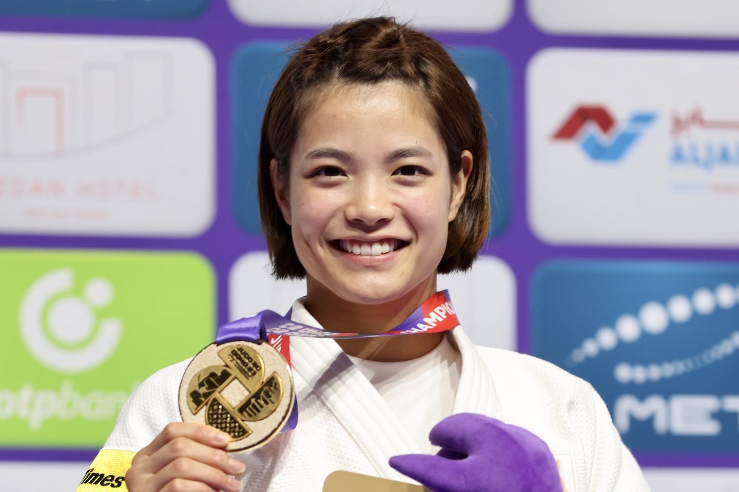 柔道金メダリストの阿部詩が日本代表のユニホームを着用した姿を披露した。(C)Getty Images