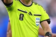 W杯審判員のジェスチャーが世界的物議を醸した。(C)Getty Images
