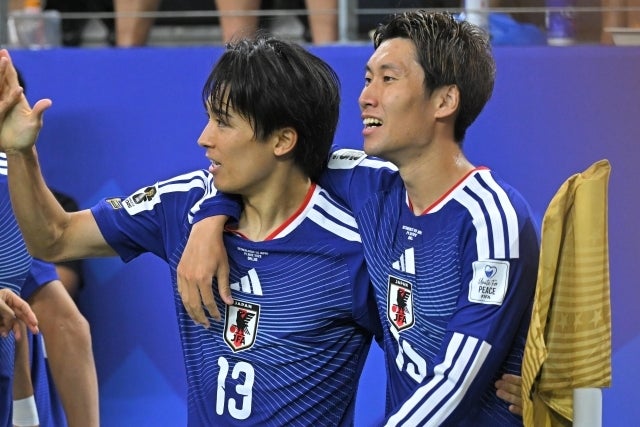 オランダ相手に２度のビハインドに陥りながら、日本は中村（左）と鎌田（右）のゴールで引き分けに持ち込んだ。写真：金子拓弥（THE DIGEST写真部／JMPA代表撮影）