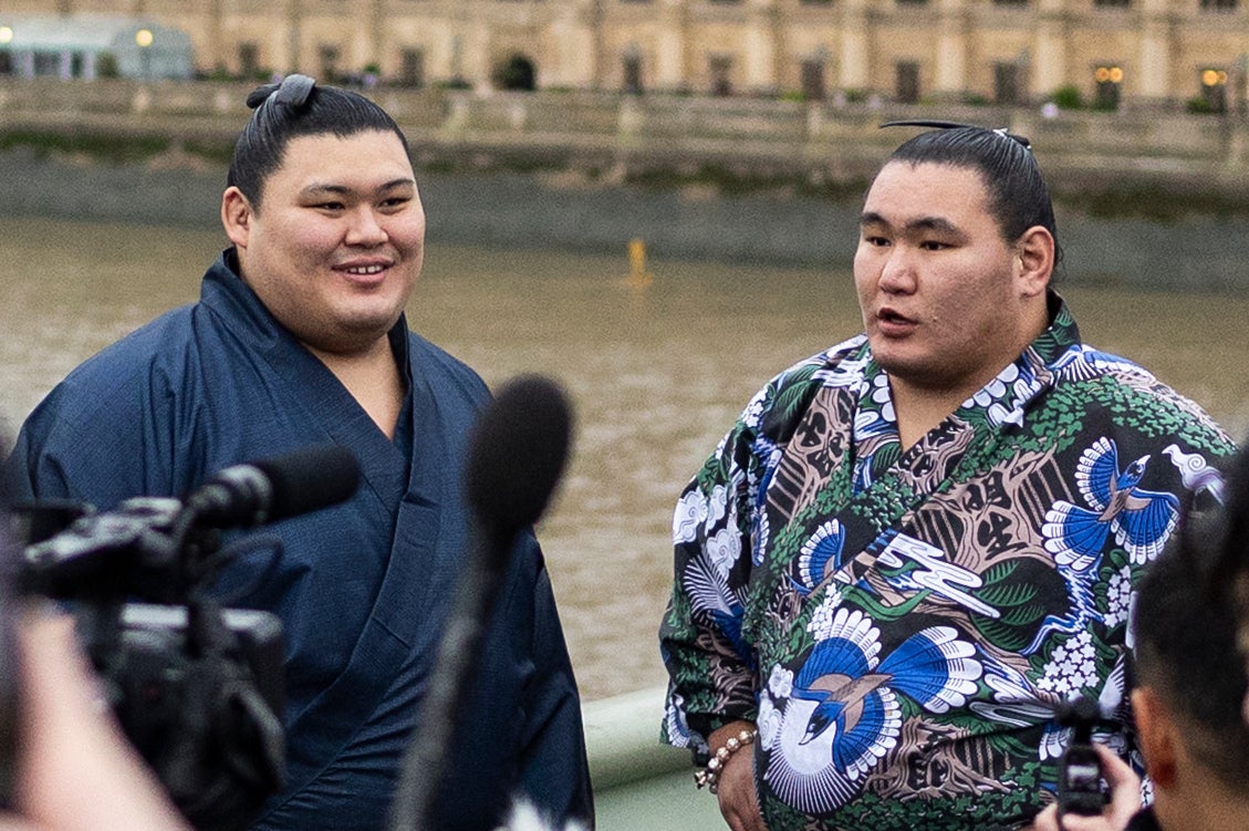 大相撲パリ公演のためフランスに降り立った両横綱。左から大の里と豊昇龍。(C) Getty Images