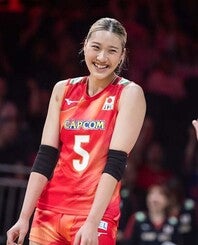 女子バレー日本代表の佐藤淑乃。モデル姿が話題だ。(C)Volleyball World