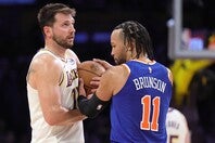 ドンチッチ(左)がマブズ時代の同僚ブランソン(右)を称賛した。(C)Getty Images