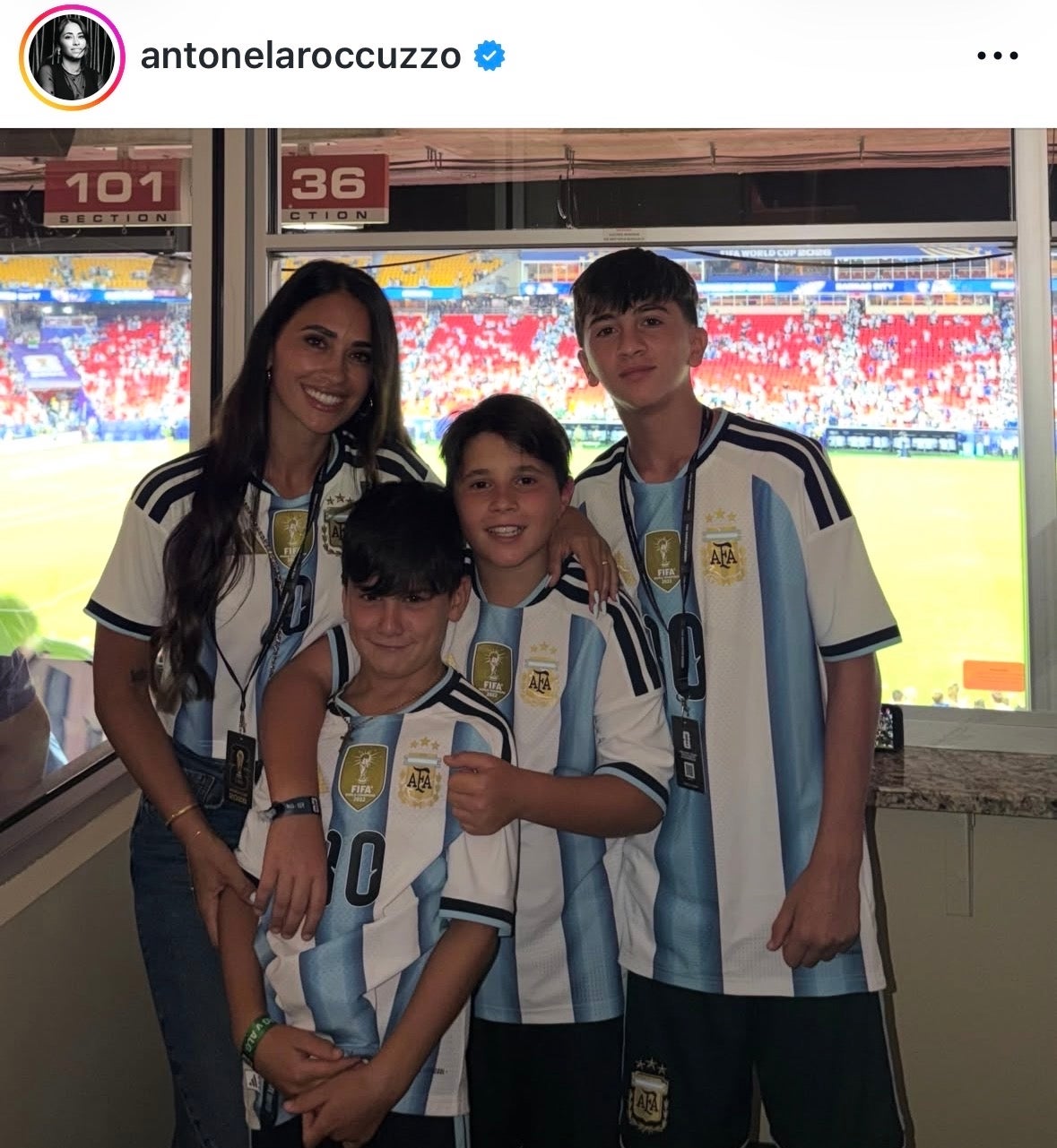 アルゼンチン代表のメッシがハットトリックを達成。現地で見守った家族も大喜び。写真：本人のインスタグラム投稿（＠ antonelaroccuzzo）