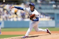 投手だった大谷。６回裏に代打起用された。(C)Getty Images