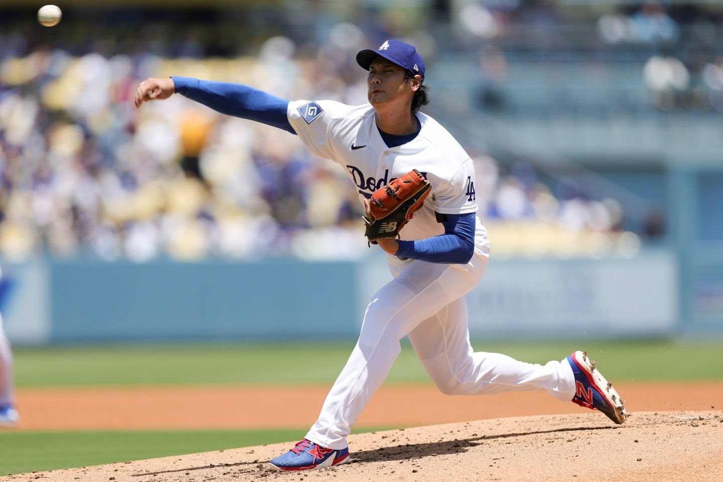 投手だった大谷。６回裏に代打起用された。(C)Getty Images