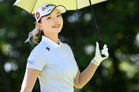 上海からインスタを投稿したセキ。可憐なチャイナドレス姿にファンはメロメロだ。(C)Getty Images