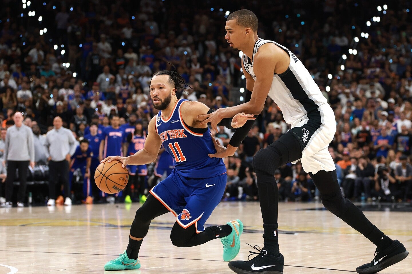 小柄なガードがエースのチームの優勝はNBAでは稀。ブランソンは快挙を成し遂げた。(C)Getty Images