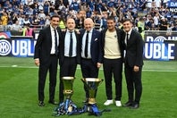 過去６シーズンで優勝３回、２位２回と結果を出しているインテルの首脳陣。（左から）ダリオ・バッチン副SD、ピエロ・アウジリオSD、ジュゼッペ・マロッタ会長、クリスティアン・キブ監督、ハビエル・サネッティ副会長。(C)Alberto LINGRIA