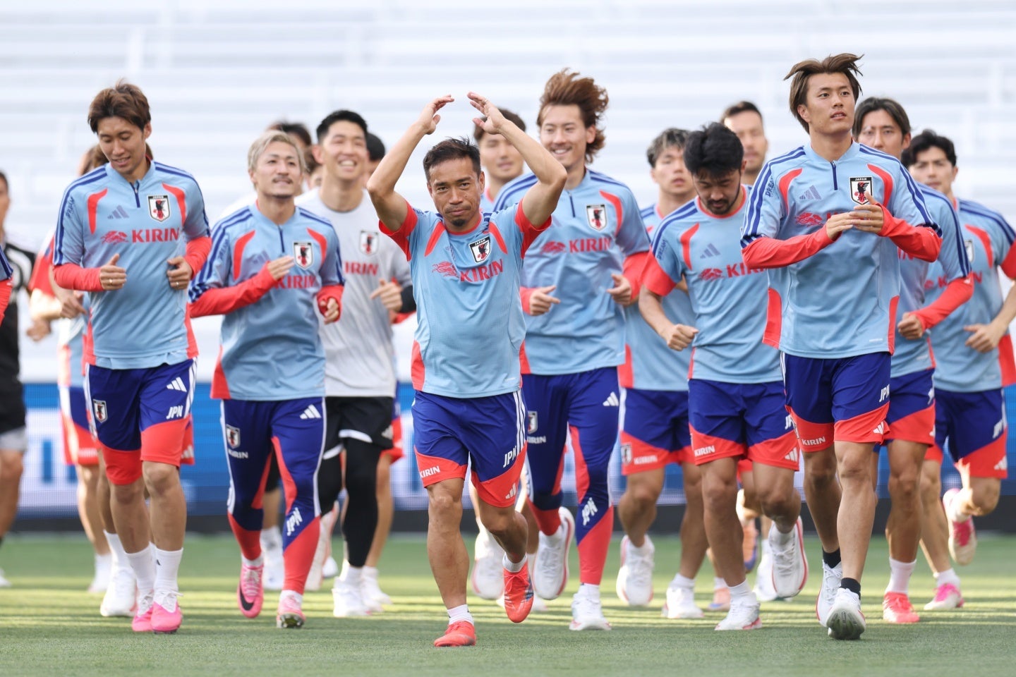 長友は練習で先頭を走る。(C)Getty Images