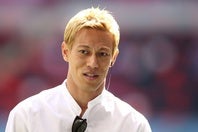 スウェーデン戦で解説を務める本田圭佑。(C)Getty Images