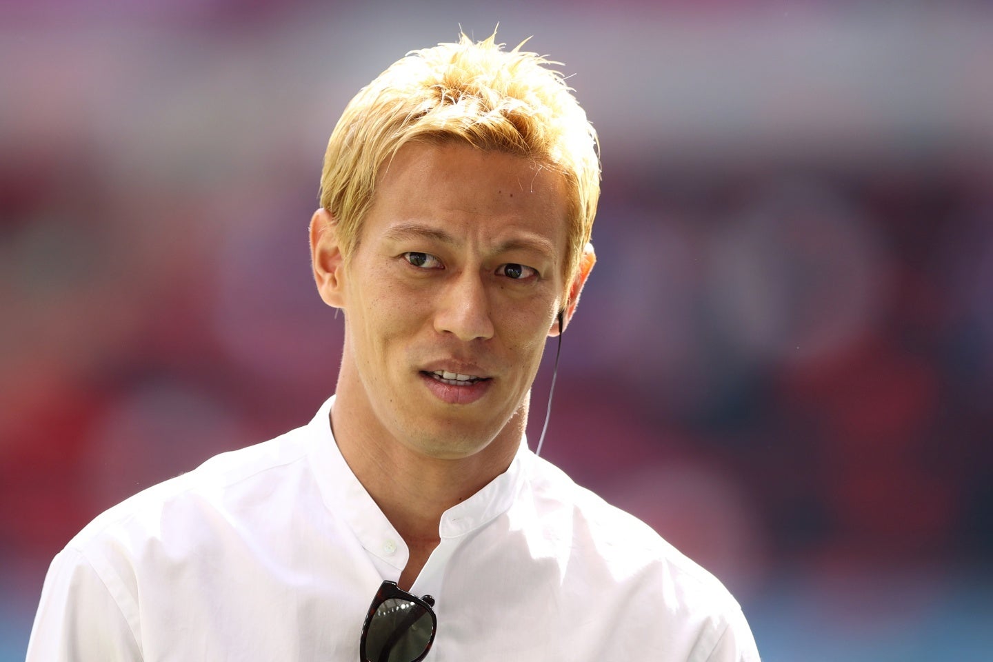 スウェーデン戦で解説を務める本田圭佑。(C)Getty Images