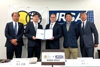 日本テニス界のさらなる発展を目指して２つの団体が業務提携することになった（写真左から２人目がJPTA理事長の荒井英樹氏、同３人目がJRSA理事長の中村伸治氏）。写真提供＝JRSA