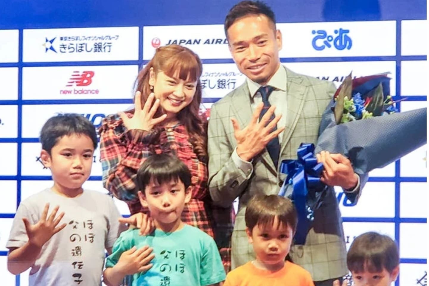 結婚記念日に９年前の挙式ショットをSNSに投稿した長友夫妻。(C)THE DIGEST