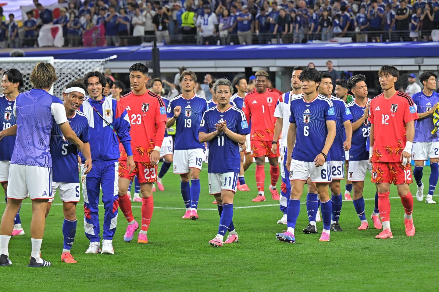 決勝T１回戦でブラジル代表と対戦する日本代表。写真：金子拓弥（THE DIGEST写真部／JMPA代表撮影）