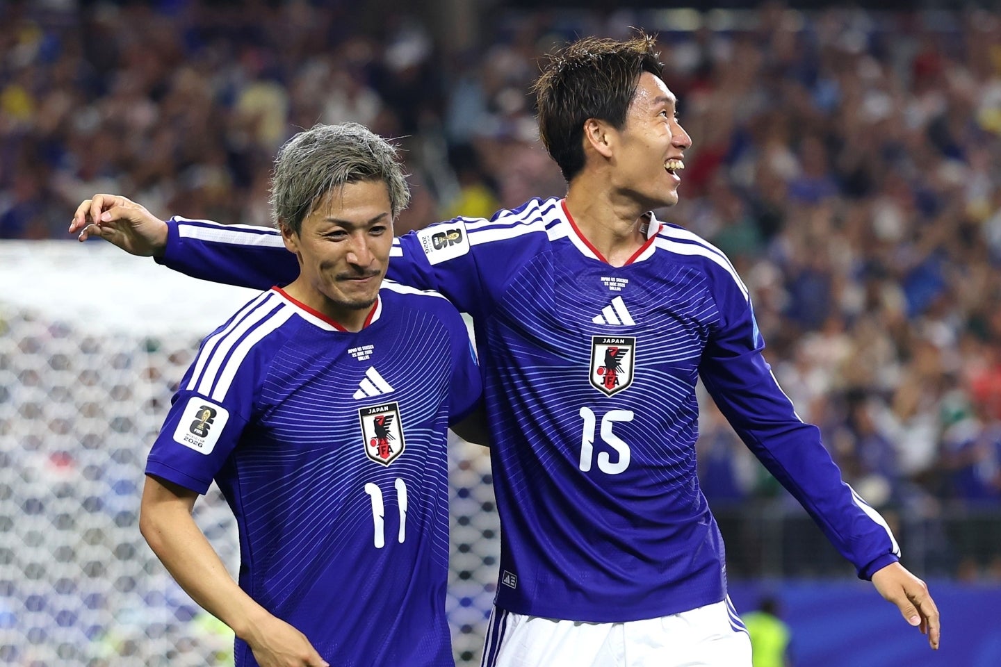 スウェーデン戦でゴールを決めた前田（左）。日本代表はラウンド・オブ32でブラジル代表と対戦する。(C)Getty Images