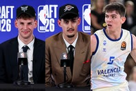マラ(中央)とスタインベック(左)がNCAAからNBA入りした一方で、デ・ラレア(右)は母国リーグでプロとしてプレーし、ドラフト指名を受けた。(C)Getty Images