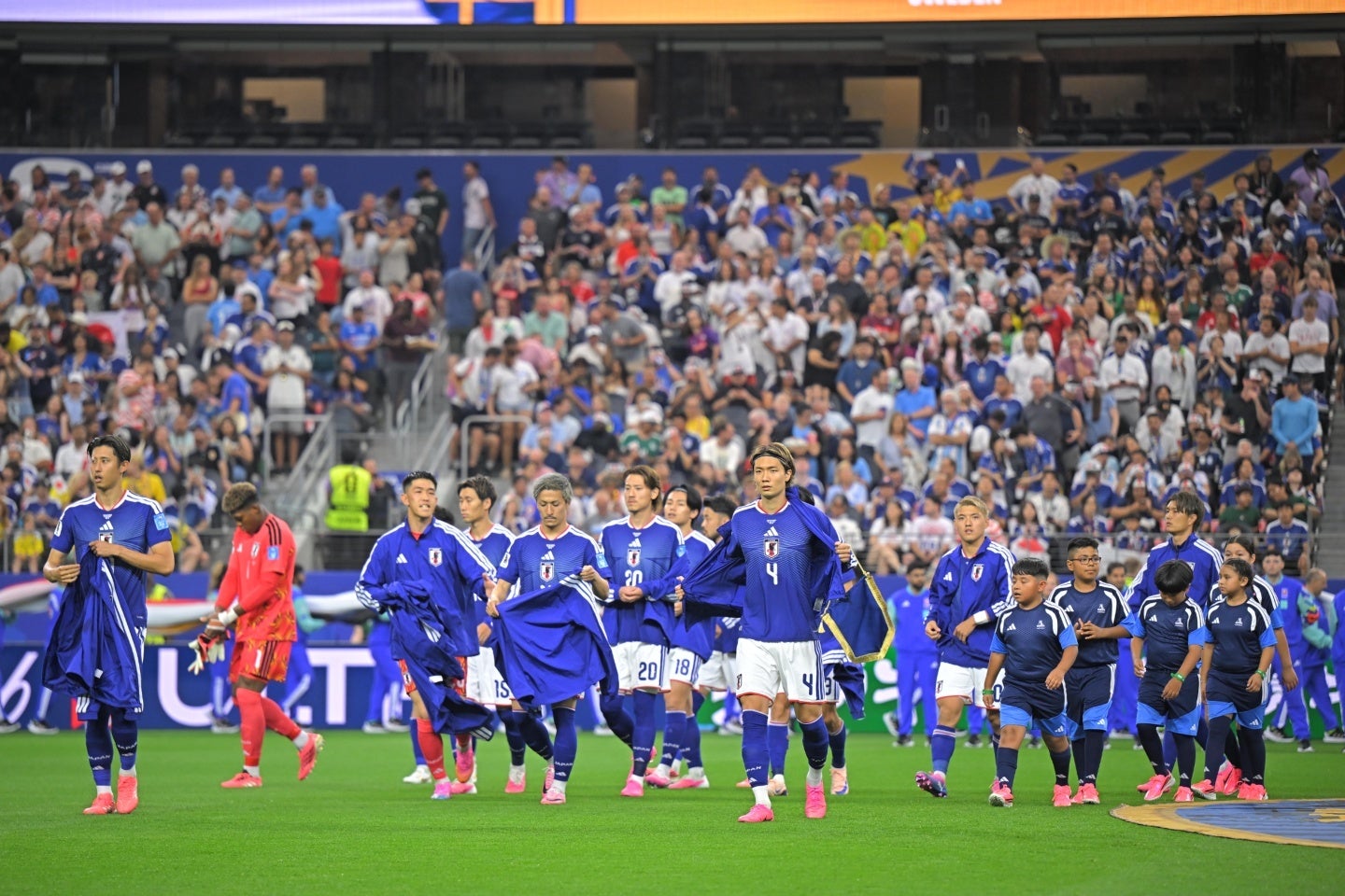 スウェーデン戦に臨んだ日本。引き分けで決勝T進出を決めた。写真：金子拓弥（THE DIGEST写真部／JMPA代表撮影）