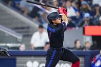 岡本が２試合連続の19号アーチを放った。(C) Getty Images