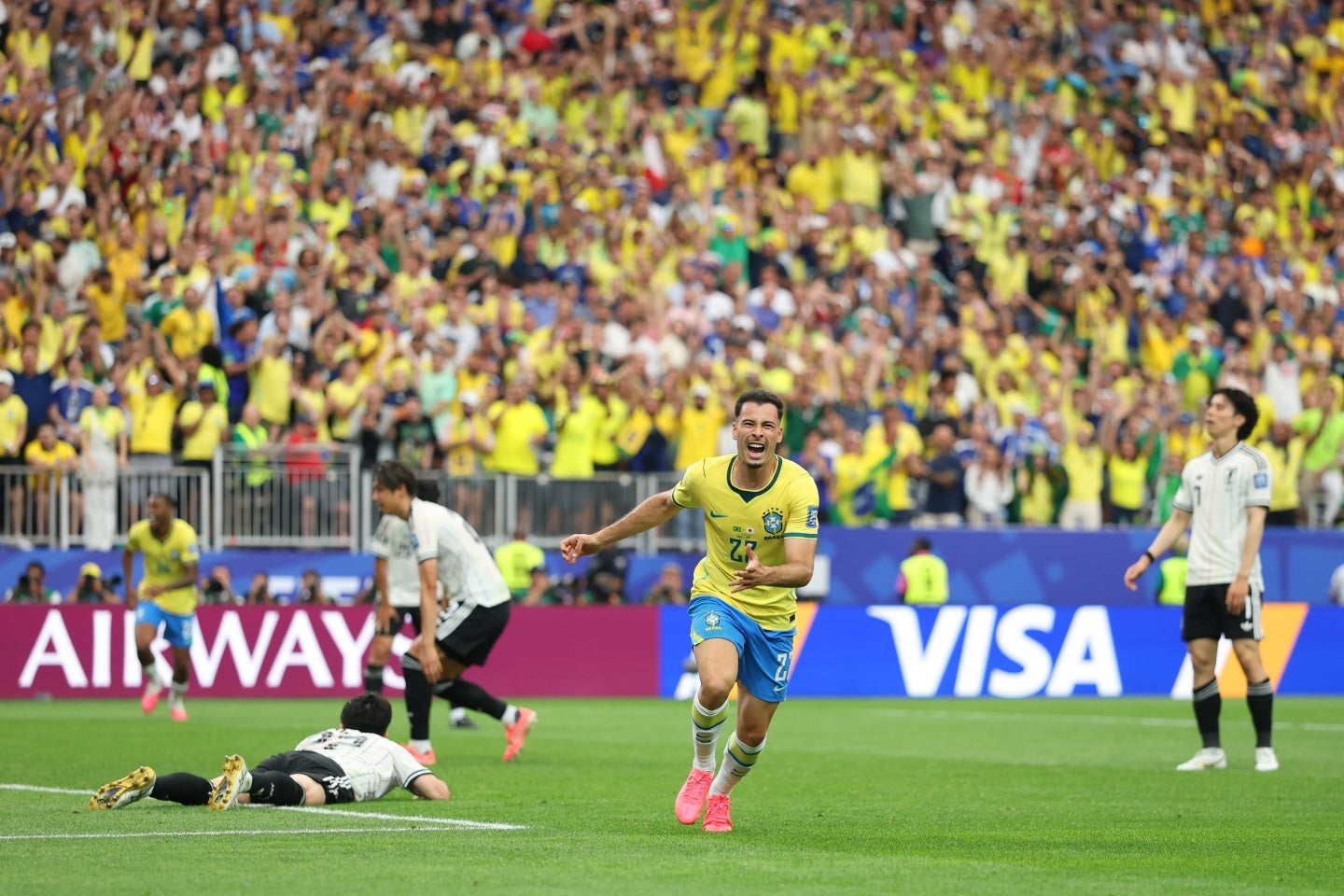 決勝T１回戦で日本はブラジルと対戦。終了間際に勝ち越しゴールを許した。(C)Getty Images