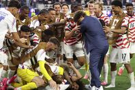 パラグアイ戦でゴールを決めて喜ぶアメリカ代表。(C)Getty Images